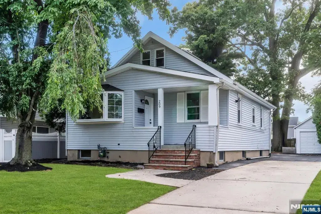 209 Michigan Avenue, Kenilworth