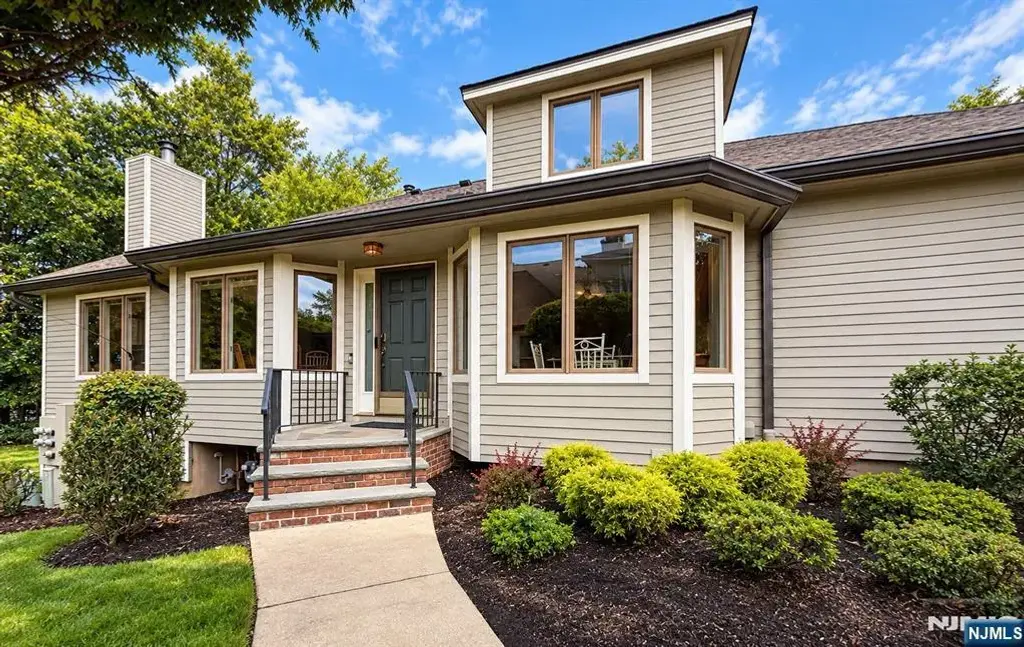 125 Lakeview Drive 125, Old Tappan