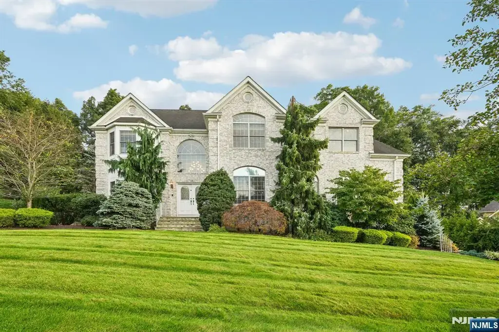 16 Apple Lane, Wayne