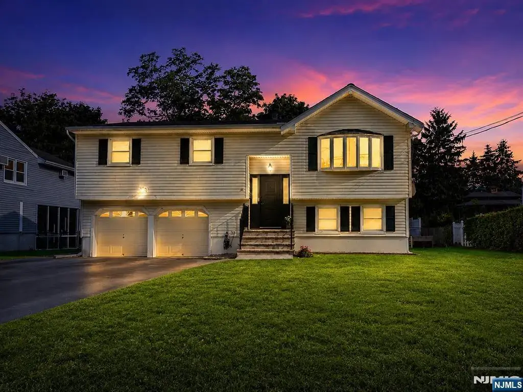 33 Oak Avenue, Pequannock Township