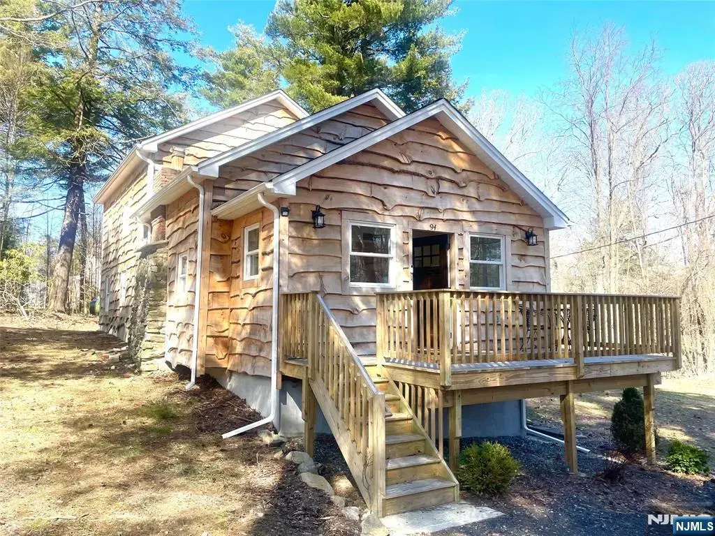 94 Banker Road, West Milford
