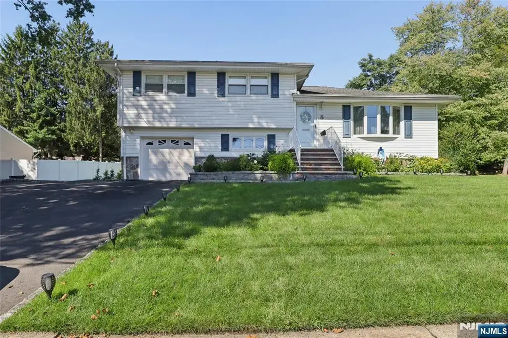 5 Viewpoint Road, Wayne