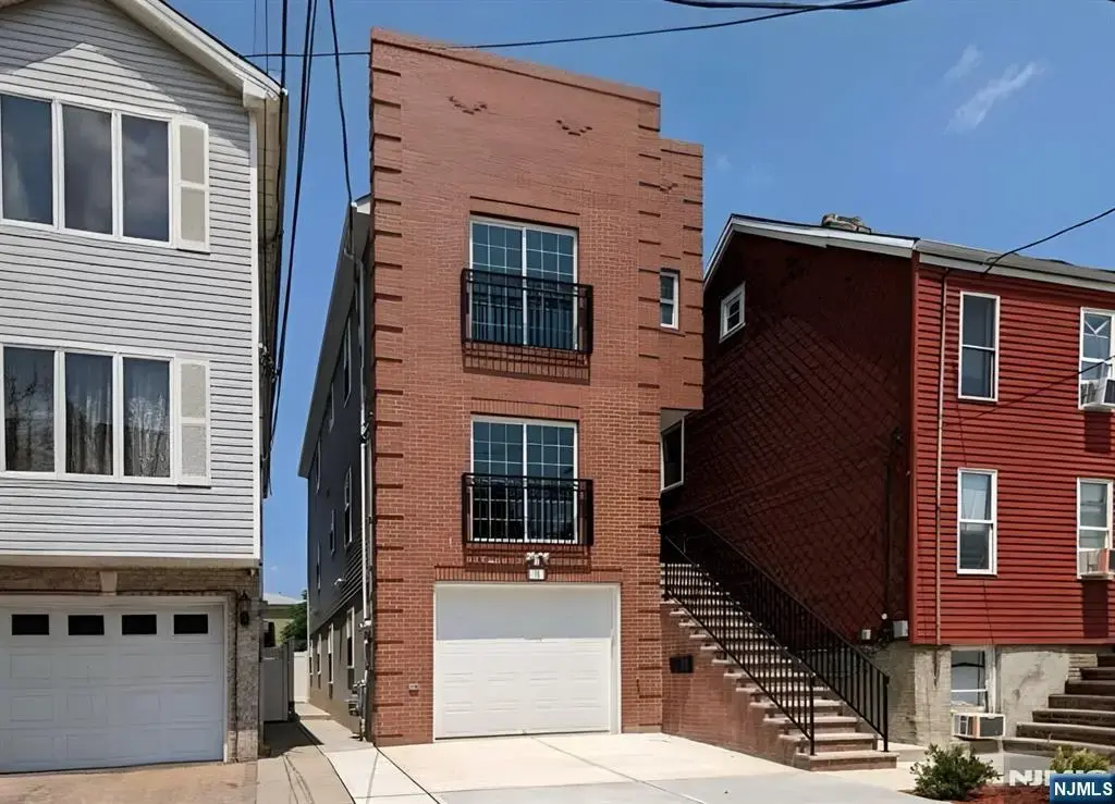 16 Reynolds 2, East Newark