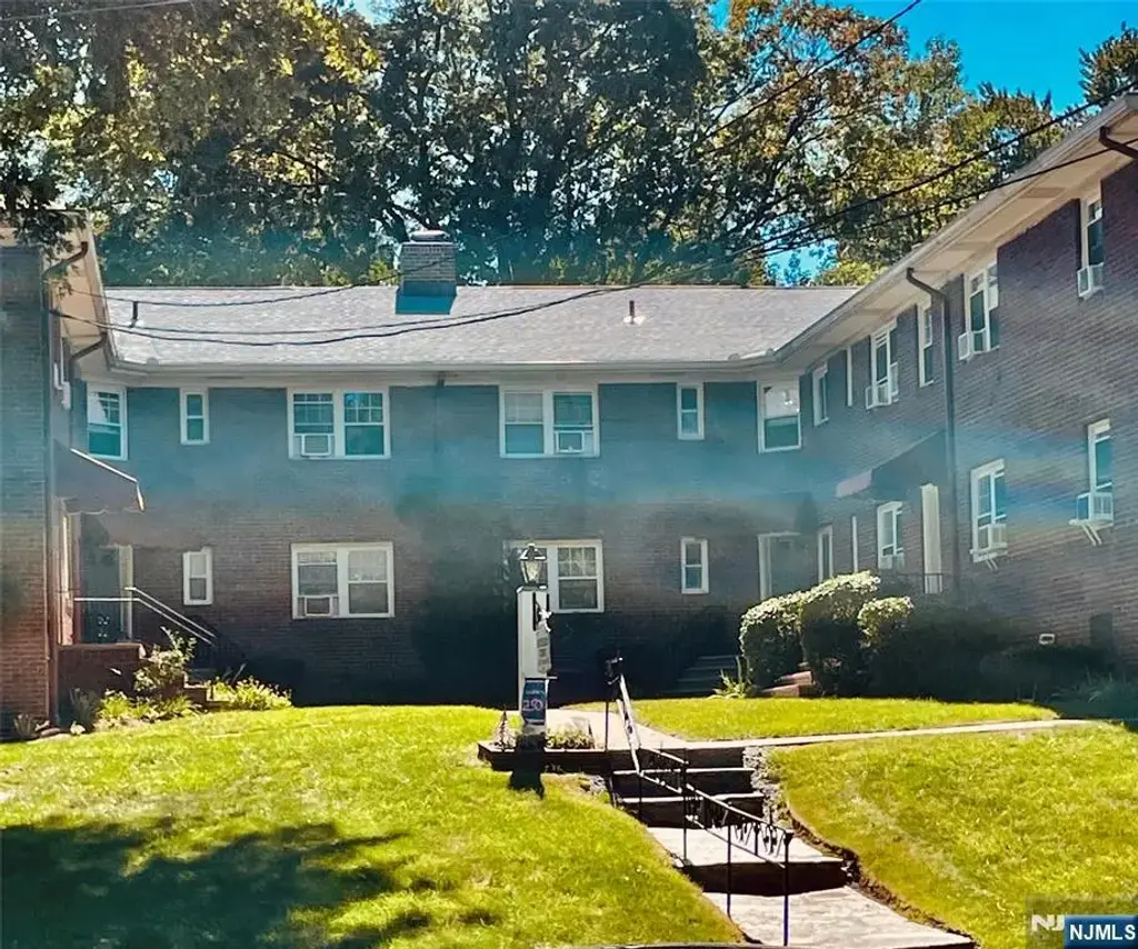 152 Belleville Avenue 14, Bloomfield