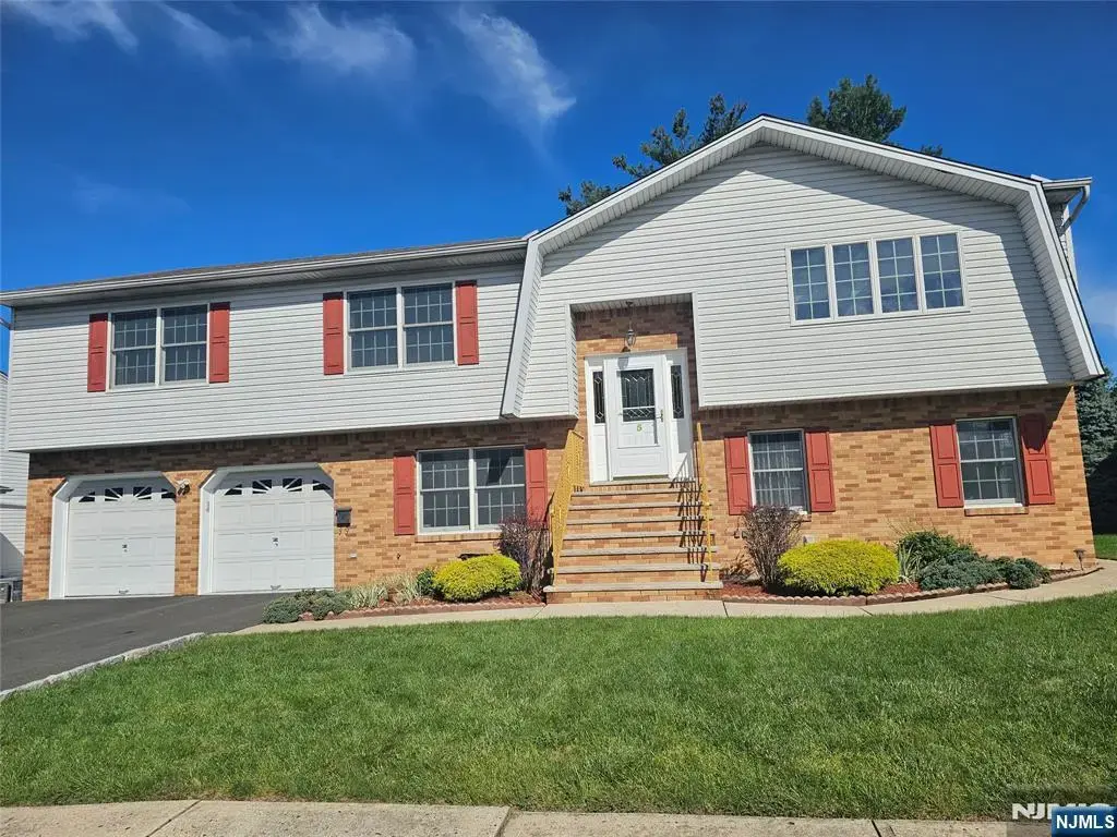 5 Cozy Glen, Saddle Brook