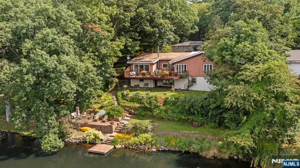 158 Kitchell Lake Drive, West Milford