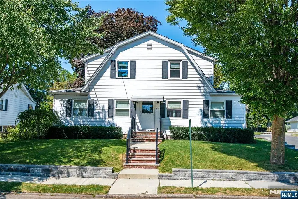 8-83 Henderson Boulevard, Fair Lawn