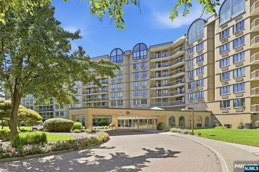 10 Smith Manor Boulevard, West Orange