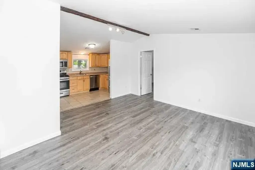 22 Hillside 2, East Rutherford