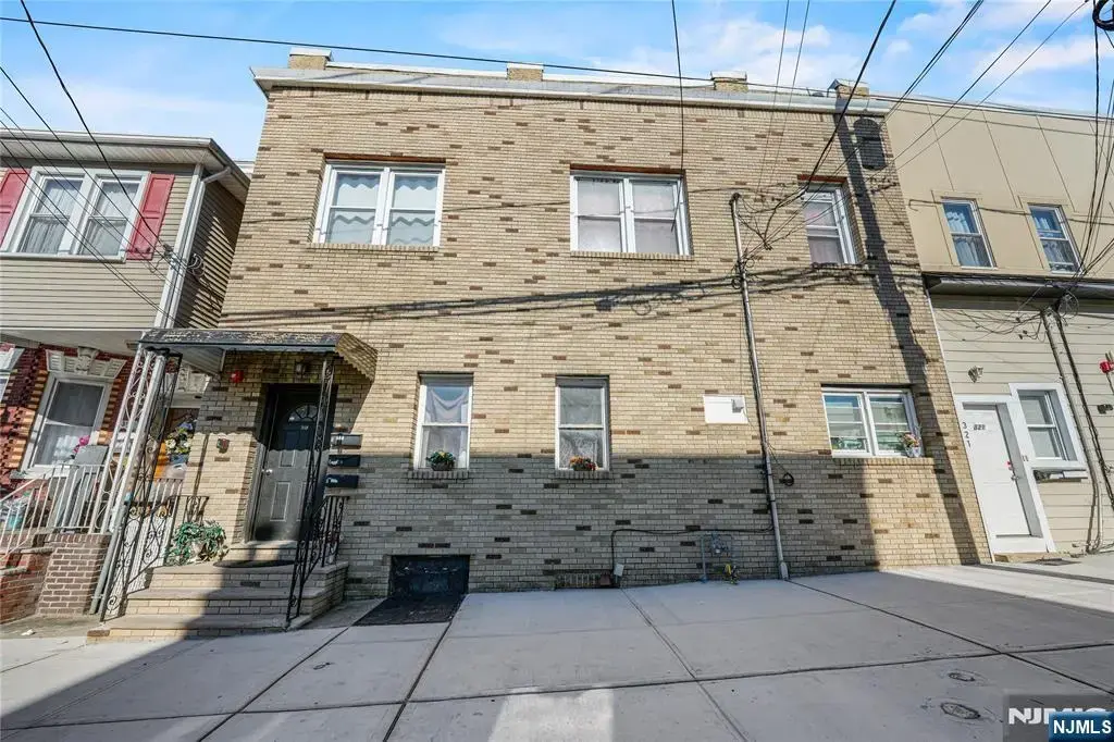 319 Harrison Avenue, Garfield