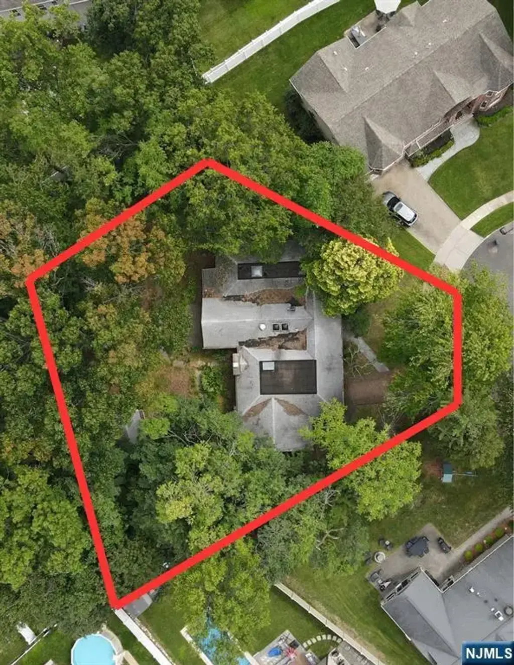 380 5th Court, River Edge