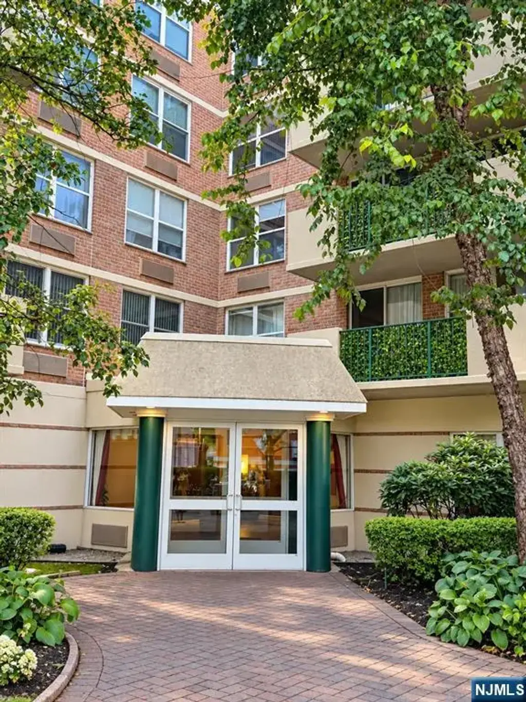 200 Grand Cove 3h, Edgewater