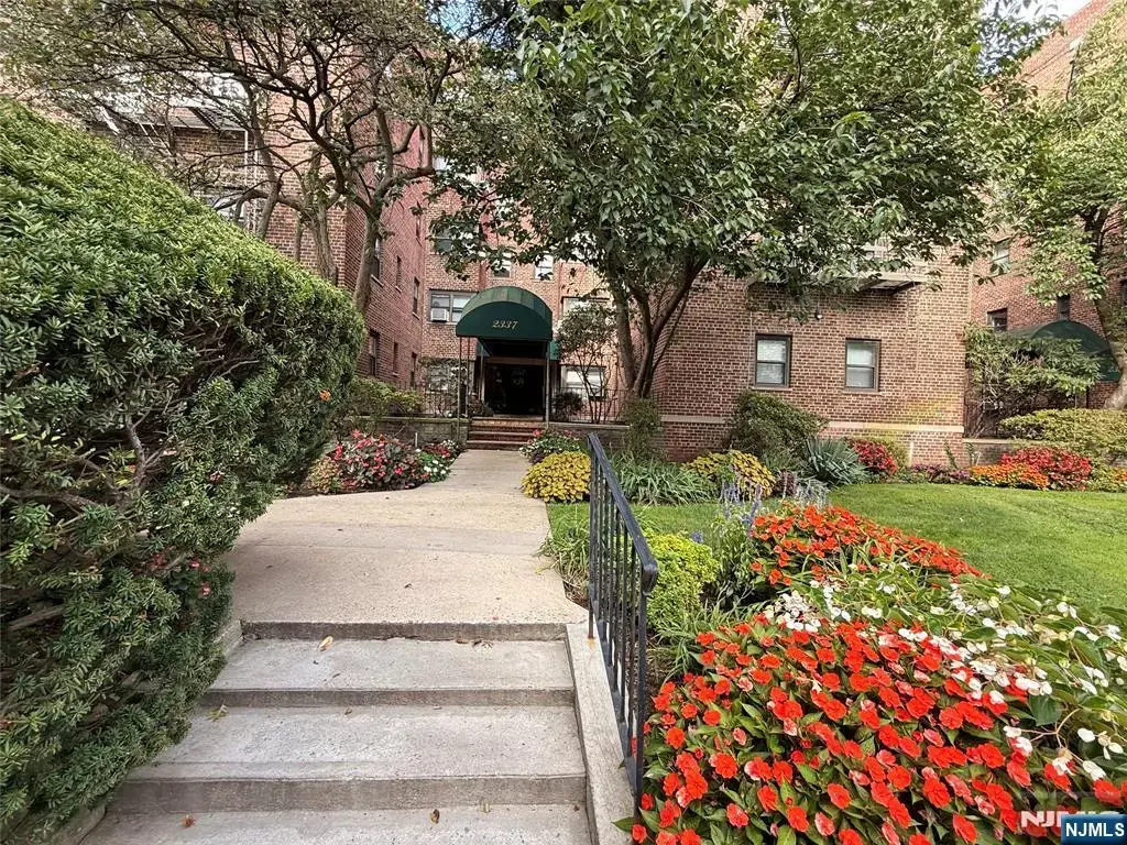 2337 Hudson E12, Fort Lee