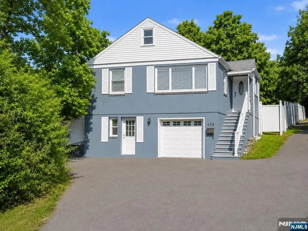 108 County Road, Tenafly