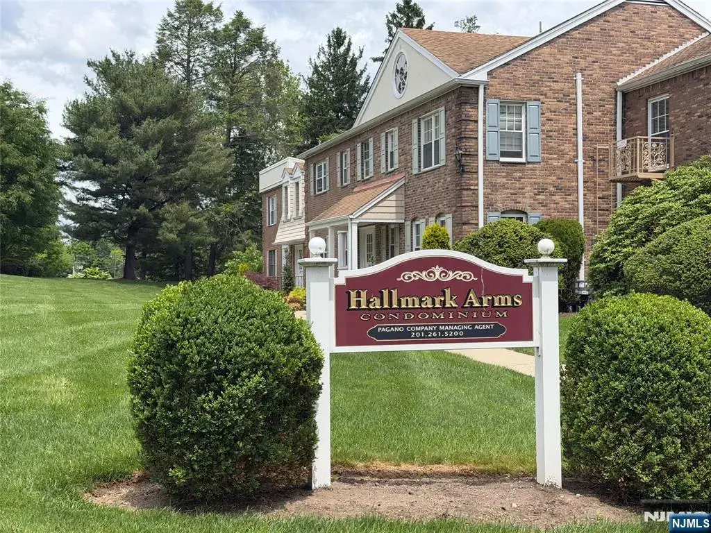 358 Maple 4, Oradell