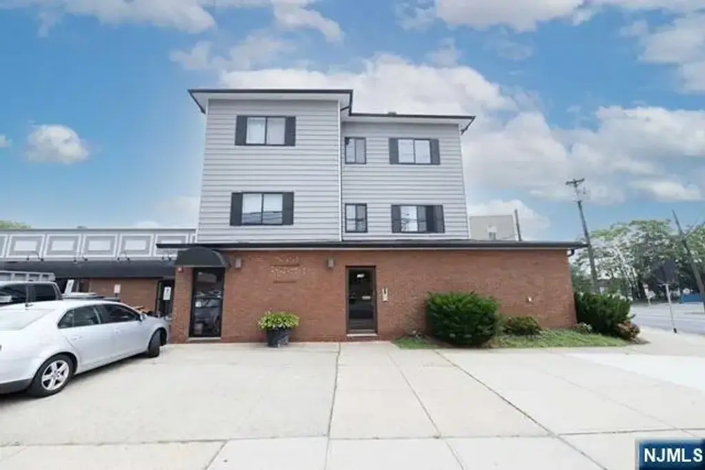 174 Washington 3, Nutley