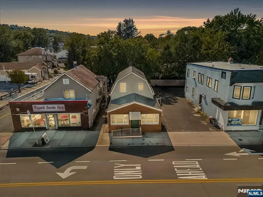 37 Newark Pompton Turnpike, Little Falls