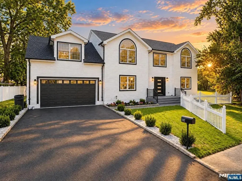 182 School Street, Northvale