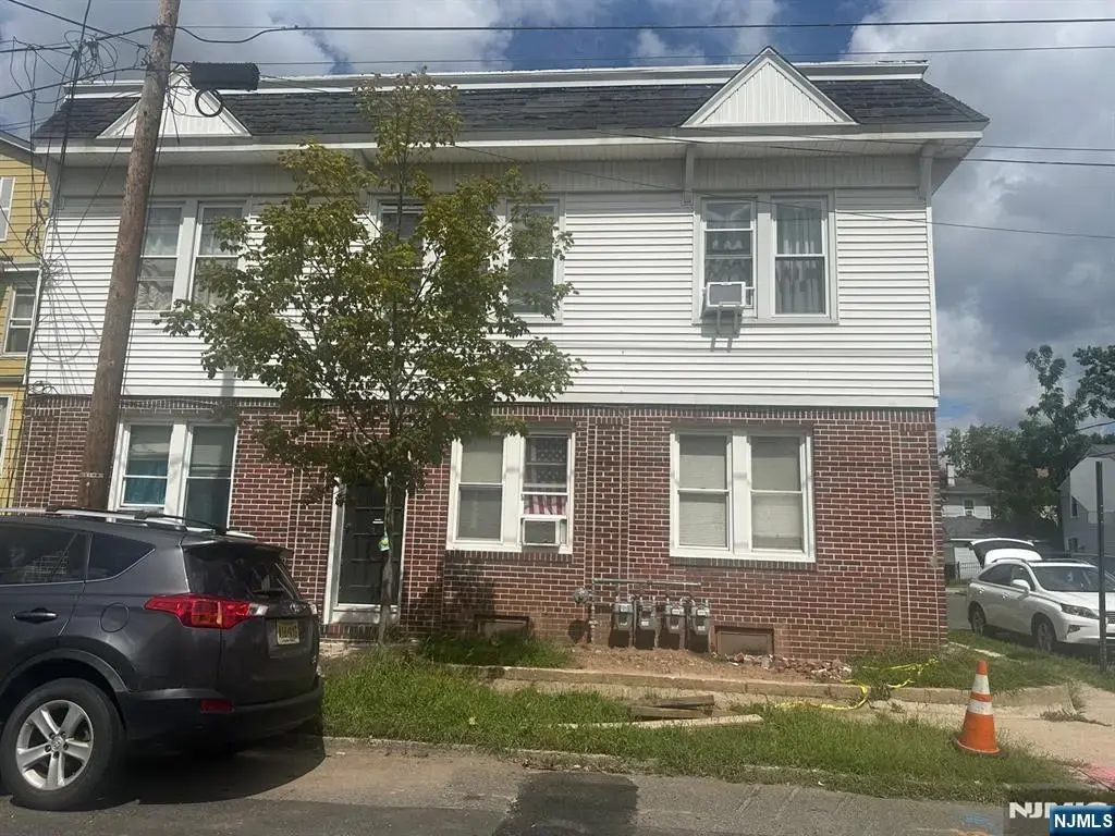 84 Tiffany Place, Maplewood