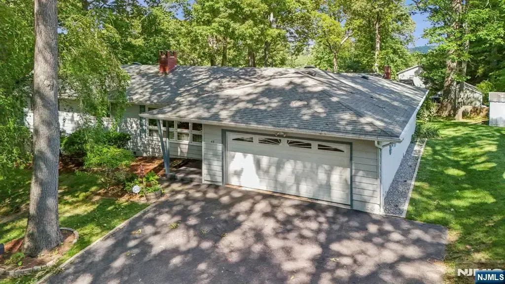 45 Sunset Road, Bloomingdale