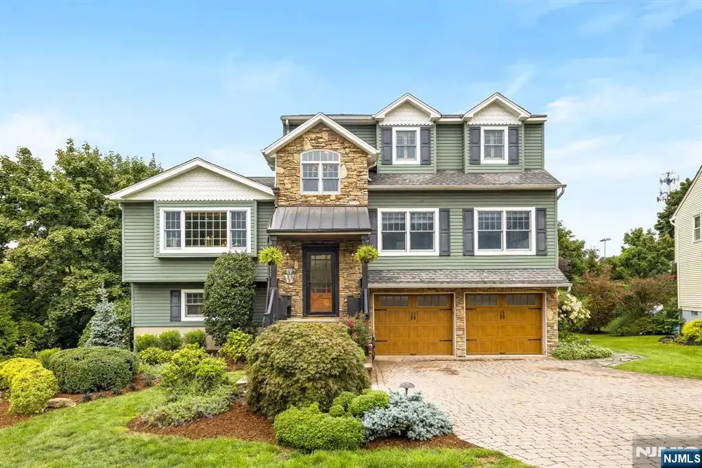 11 Tannery Lane, Roseland