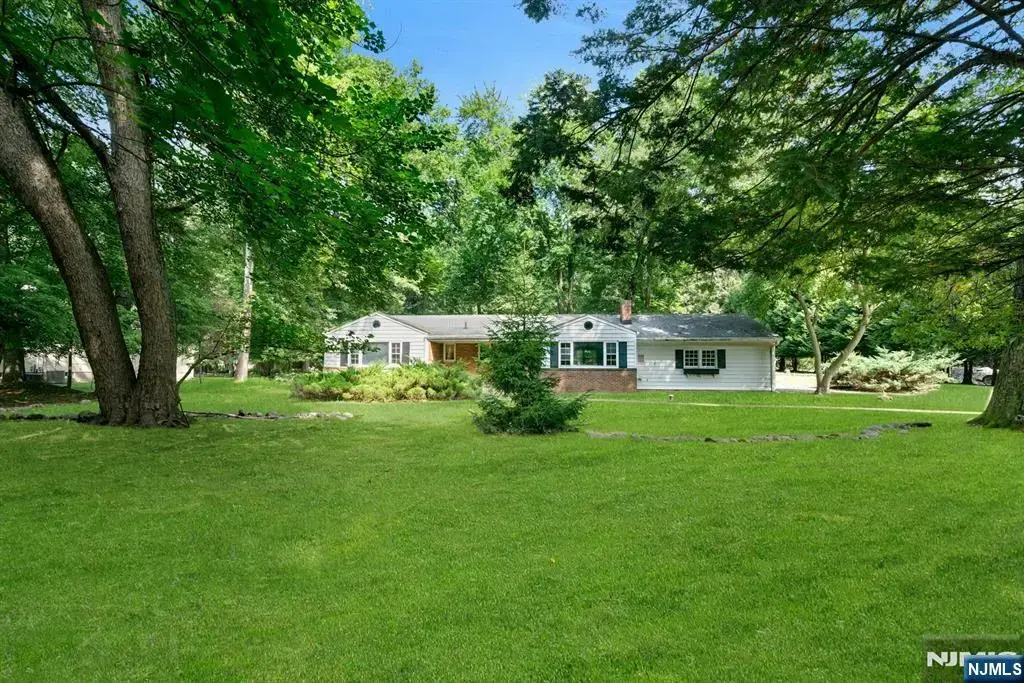 15 Pinehill Drive, Upper Saddle River