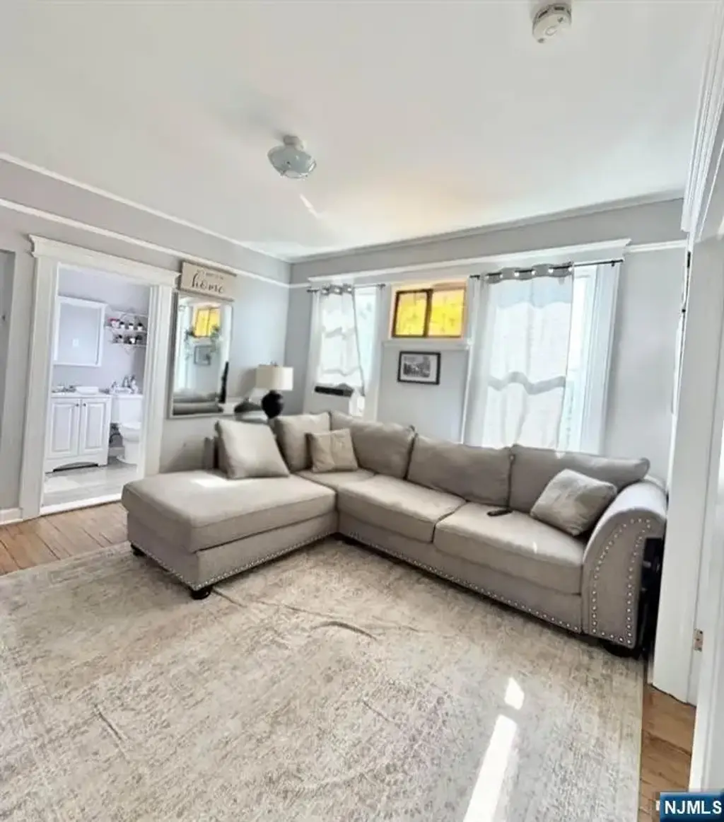 152 Little 148, Belleville