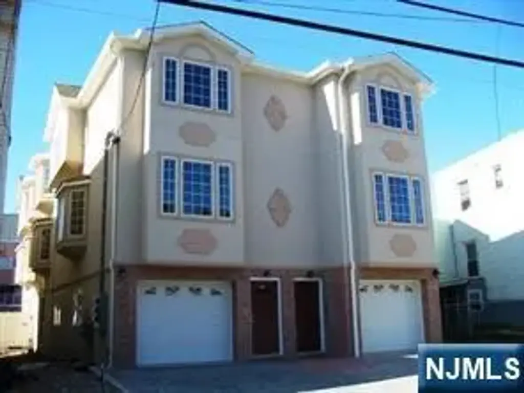 212 Cliff 2, Cliffside Park