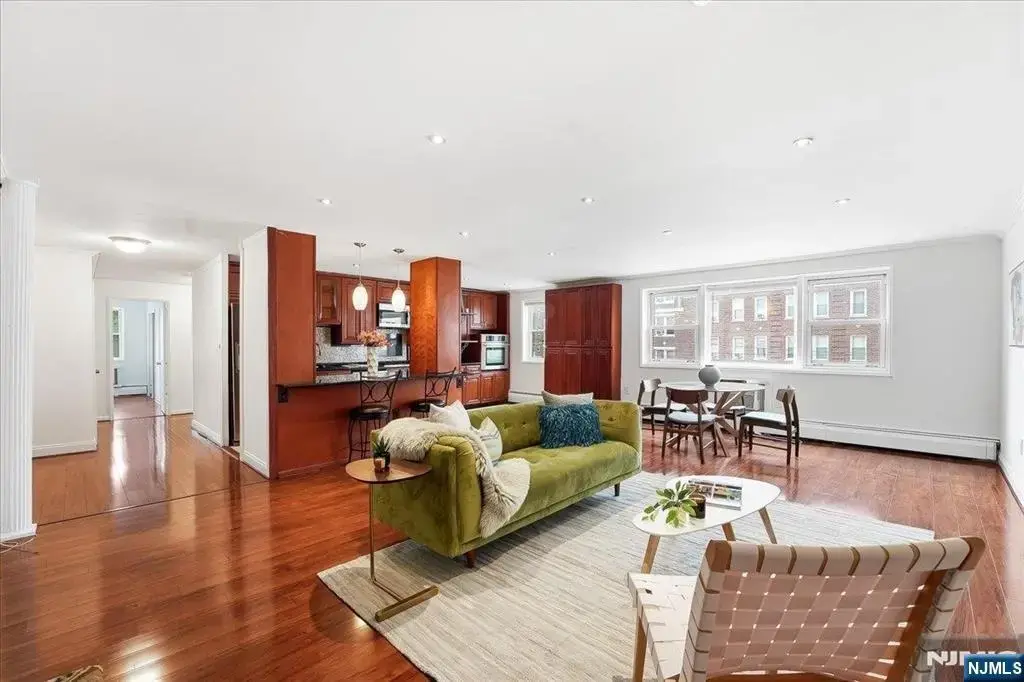 6010 Boulevard East 37, West New York
