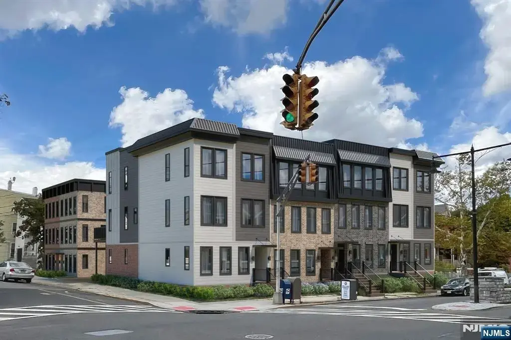 500 Davis Avenue, Harrison