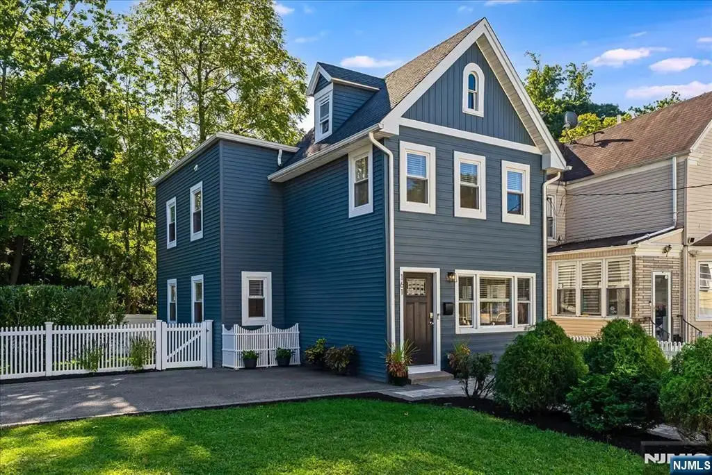 161 Willowdale Avenue, Montclair