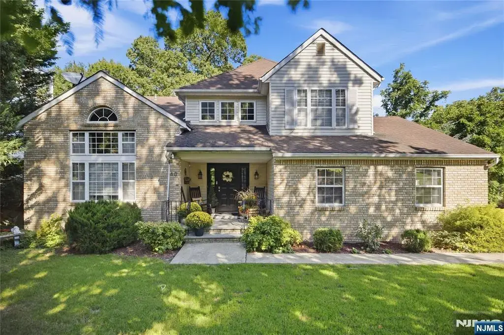 18 Metro Vista Drive, Hawthorne