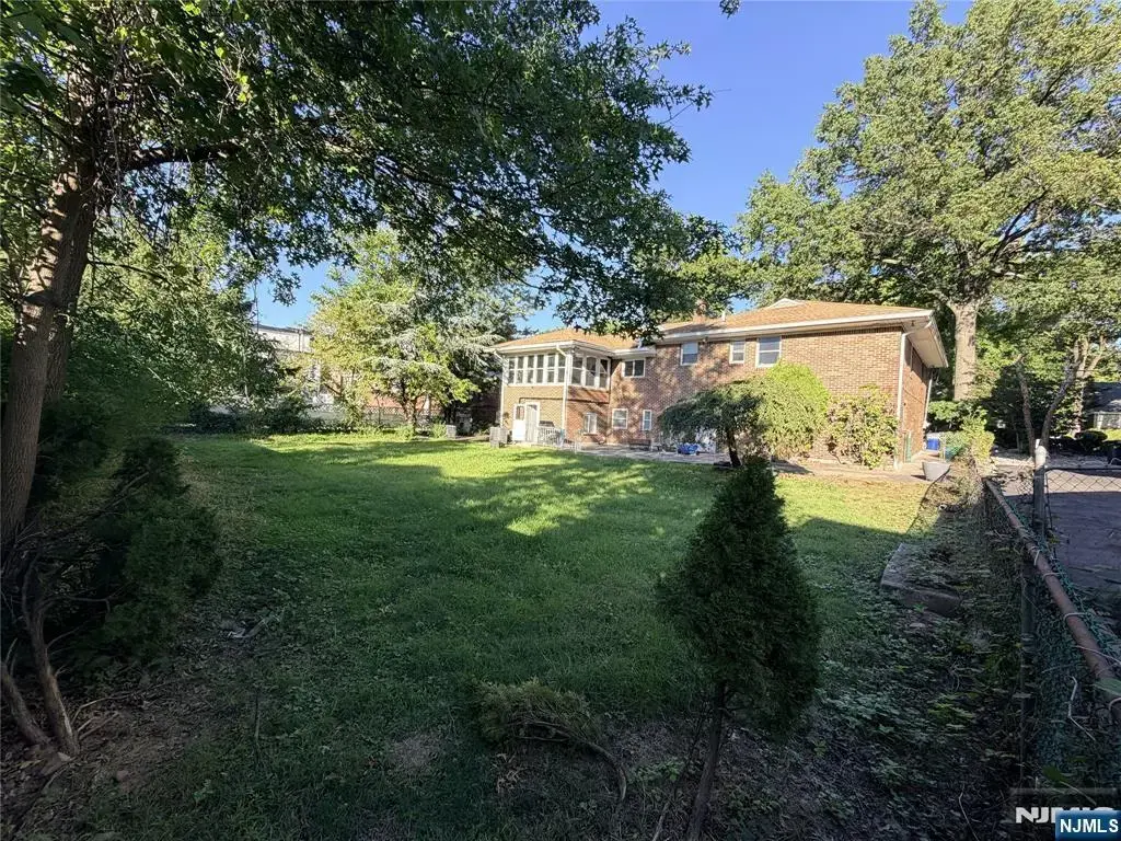 1069 Palisade, Fort Lee