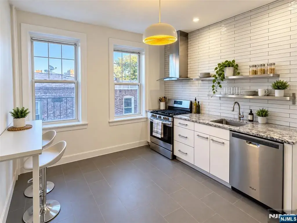 244 Lawton 7, Cliffside Park