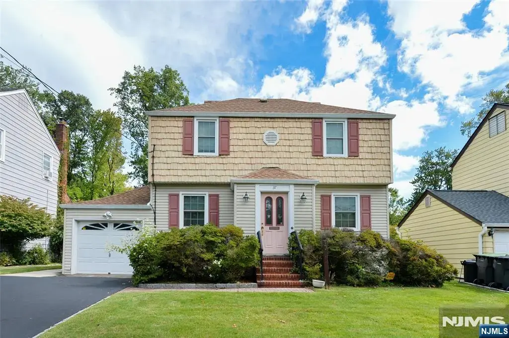 37 Lunn Avenue, Bergenfield