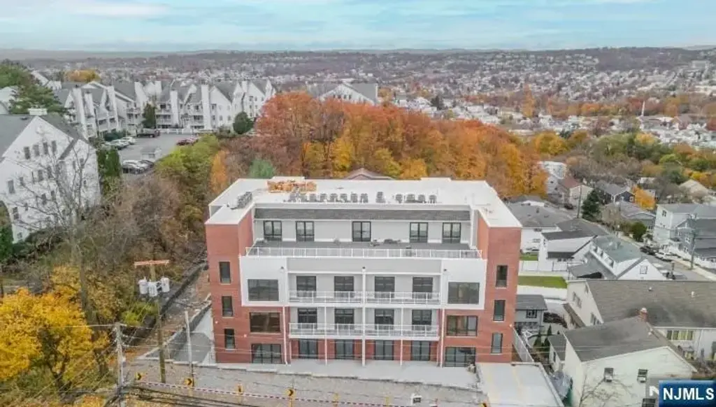 318 Dixon 304, Paterson