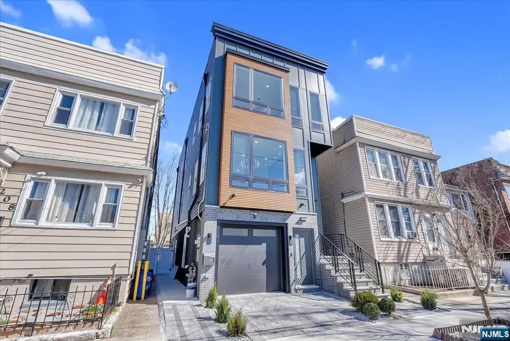 206 Clendenny Avenue, Jersey City