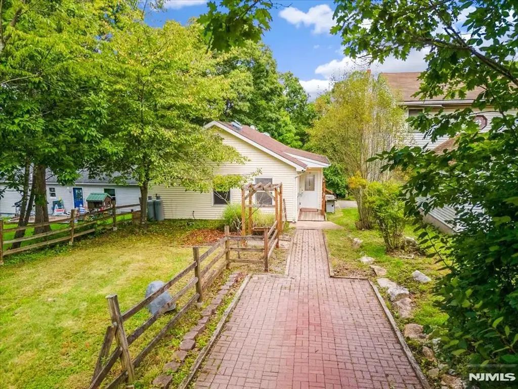 25 Tansboro Road, West Milford