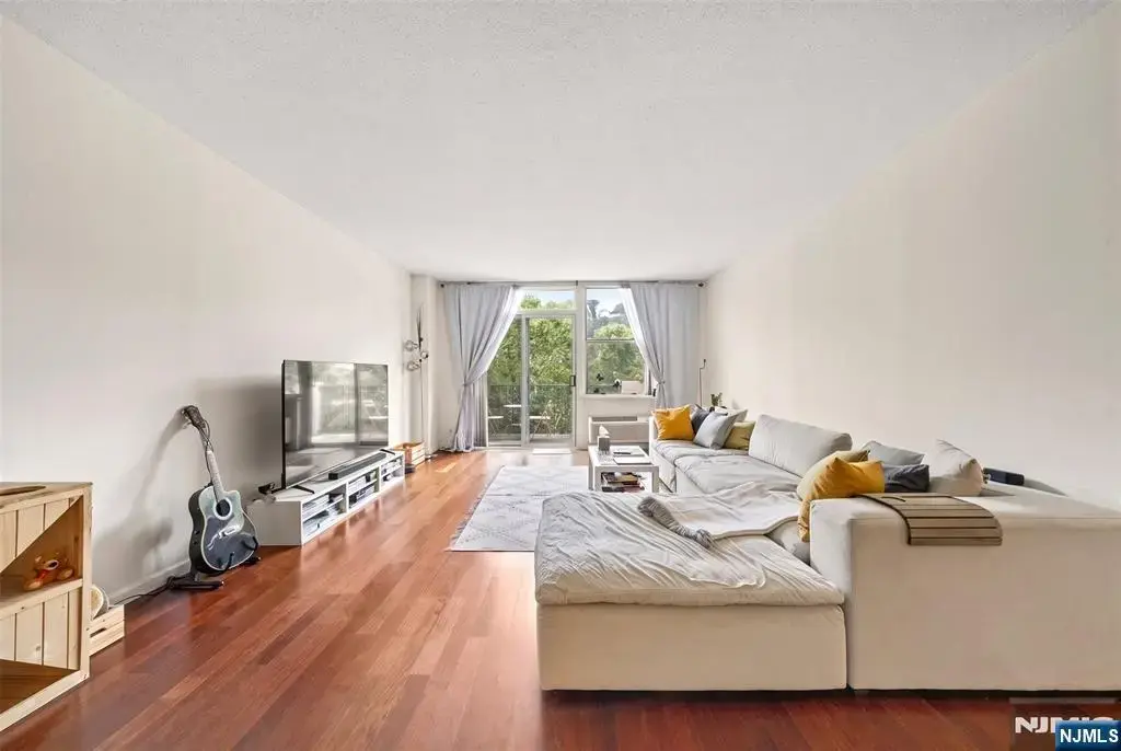 100 Grand Cove Way 5h, Edgewater