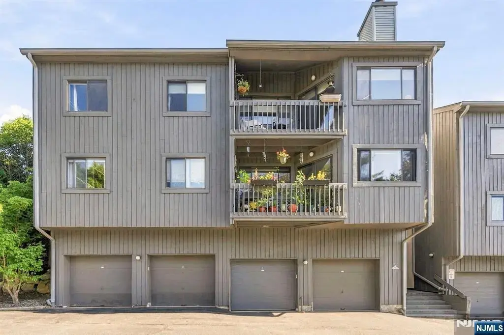 179 Redwood Court 11, Ramsey