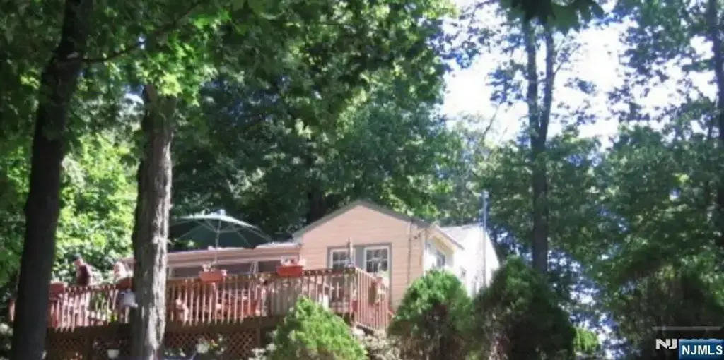 68 Upper Greenwood Lake Road, West Milford