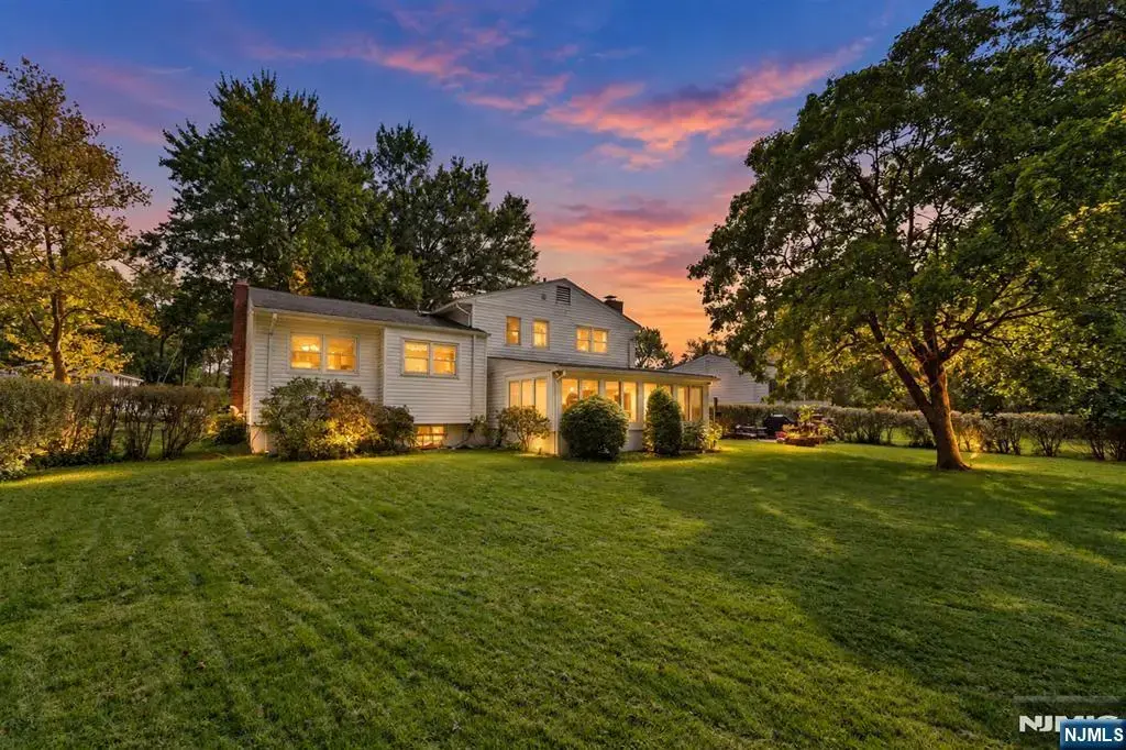 299 Charnwood Road, New Providence
