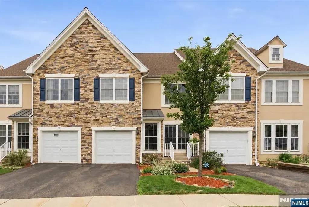 16 Magnolia Way, North Haledon