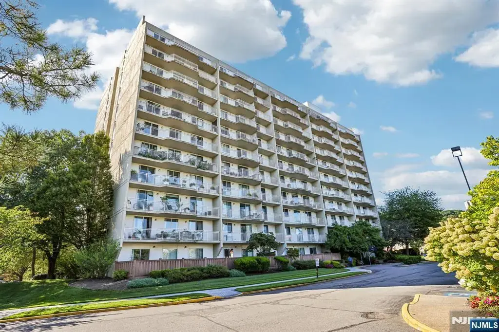 1077 River 205, Edgewater