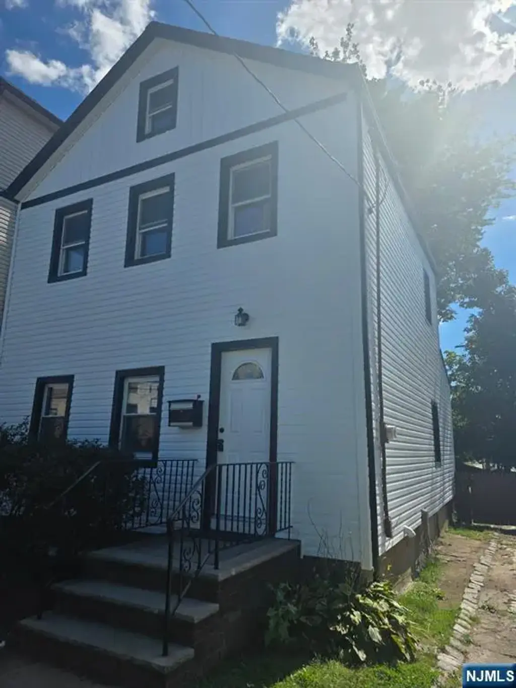 34 Willow, Bloomfield