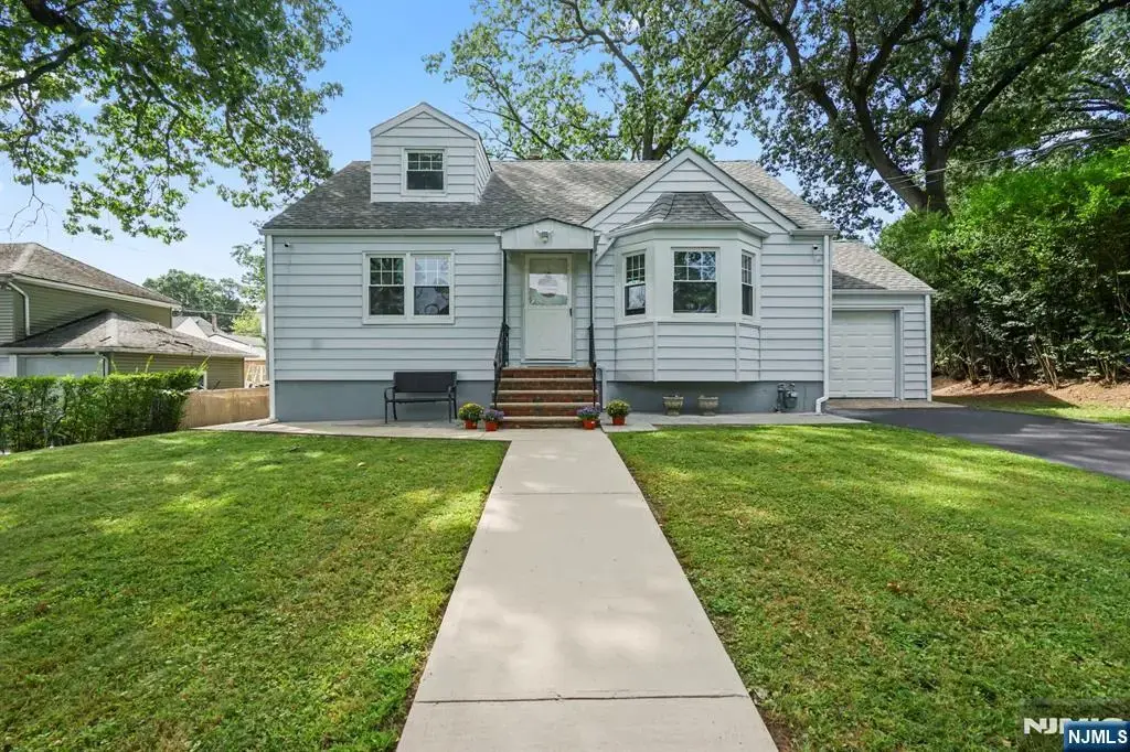 15 Oak Ridge Avenue, Nutley