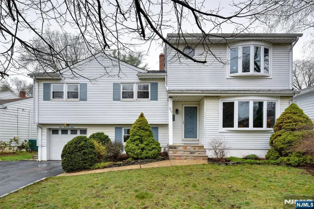 108 Golf Road, Bloomfield