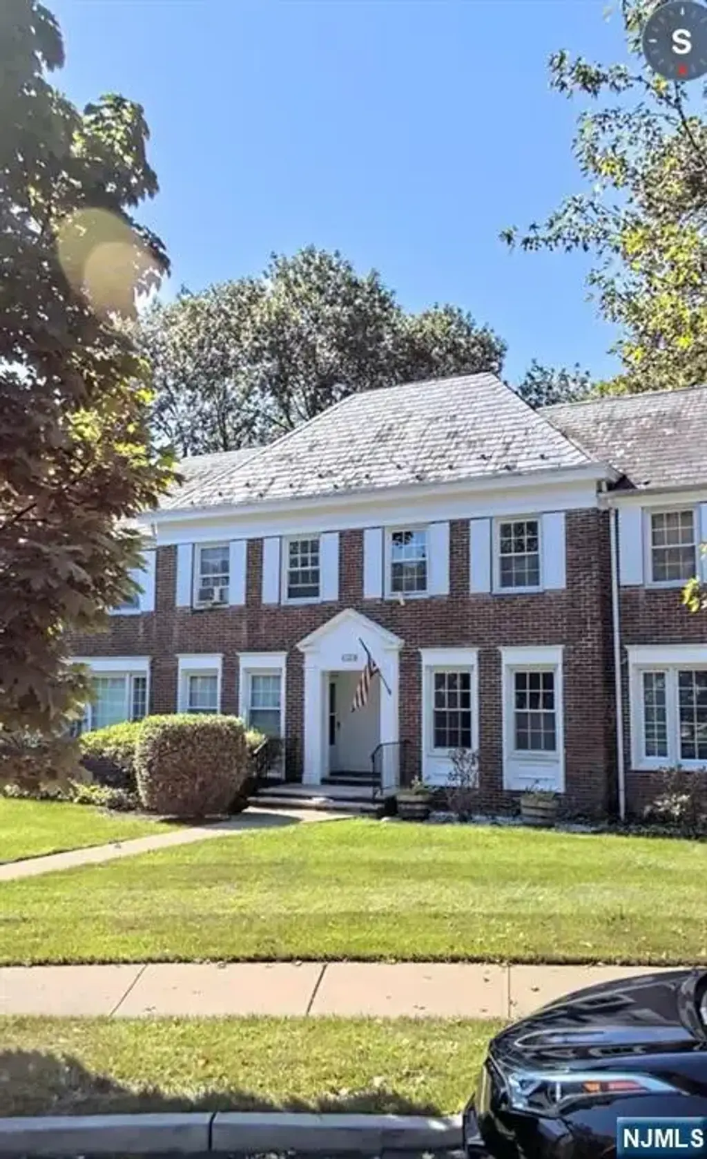 34 Meadowbrook Place A, Maplewood