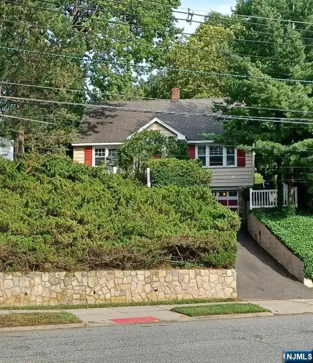 225 Jackson Avenue, Rutherford