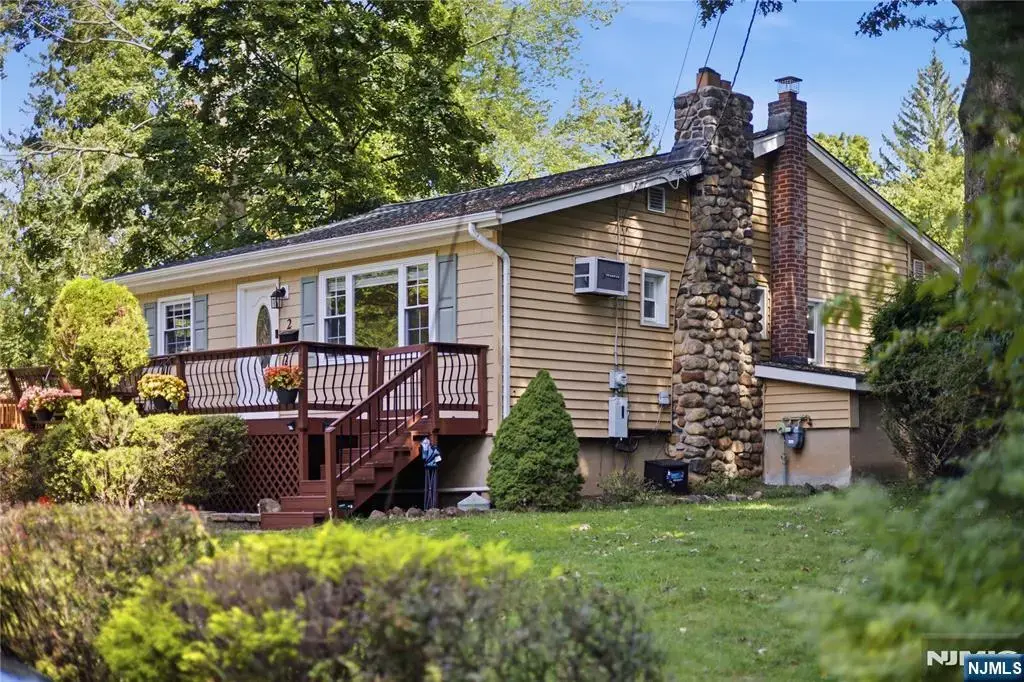 2 Crow Trail, Wayne